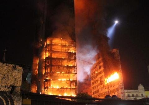 Uma pessoa morre e duas crianças desaparecem durante desabamento de prédio em São Paulo