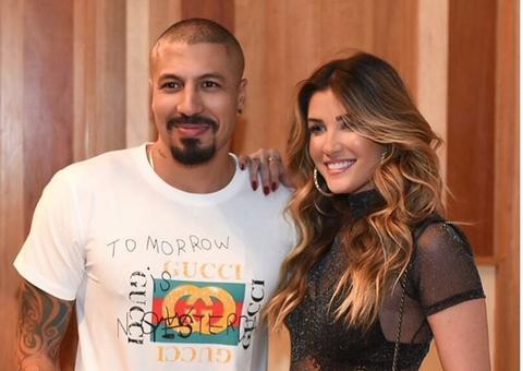 Ex-bbbs Fernando Medeiros e Aline Gotschalg reatam casamento e postam foto caliente