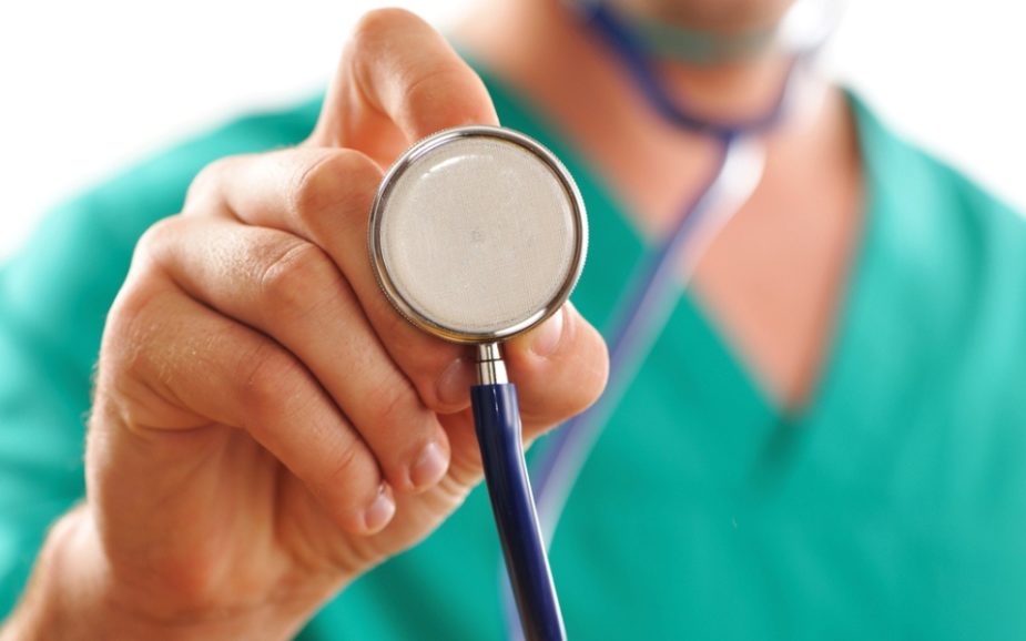 Faixa Liberada da Orla da Glória conta com serviços médicos gratuitos