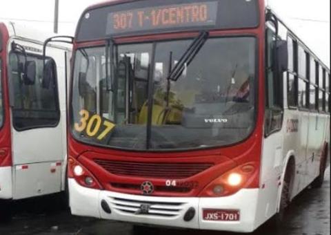 Dizendo 'Jesus te ama', bandidos armados assaltam ônibus em Manaus