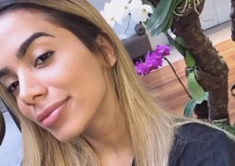 Após 3 meses loira, Anitta muda visual mais uma vez: 'olha elaaa'