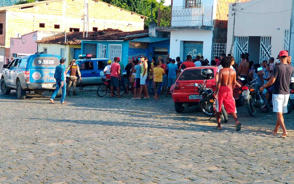 Mulher é executada dentro de lava-jato por motoqueiros misteriosos