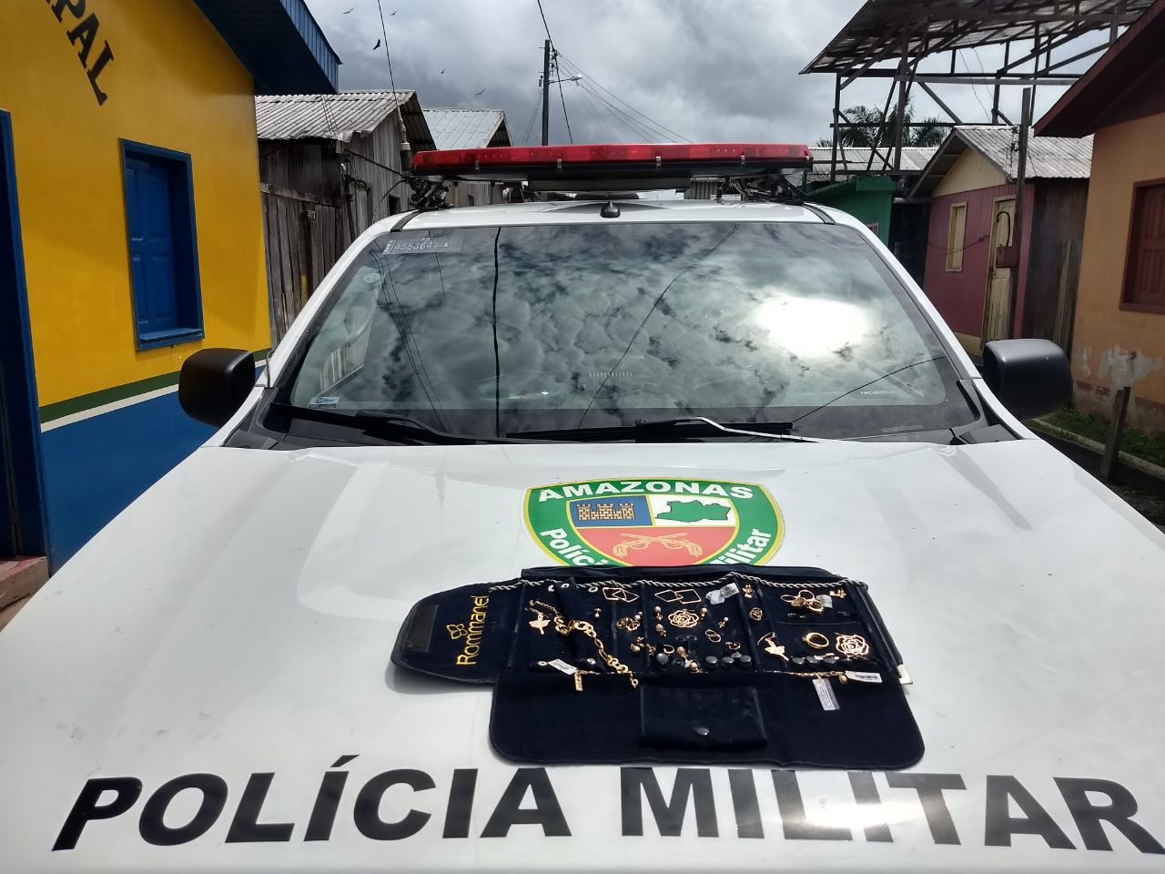 Polícia prende mulher por furtar R$3 mil em semijoias no Amazonas 