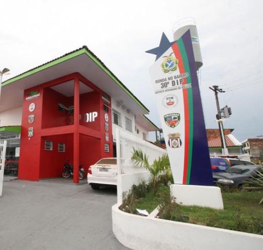 Suspeitos esquecem porta de laboratório de drogas aberta e acabam presos em Manaus