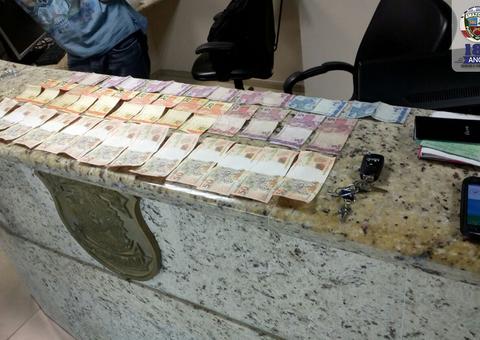 Dupla é presa com notas falsas de dinheiro em Manaus