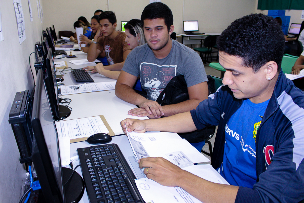 Seduc recebe documentação dos candidatos para programa de estágio
