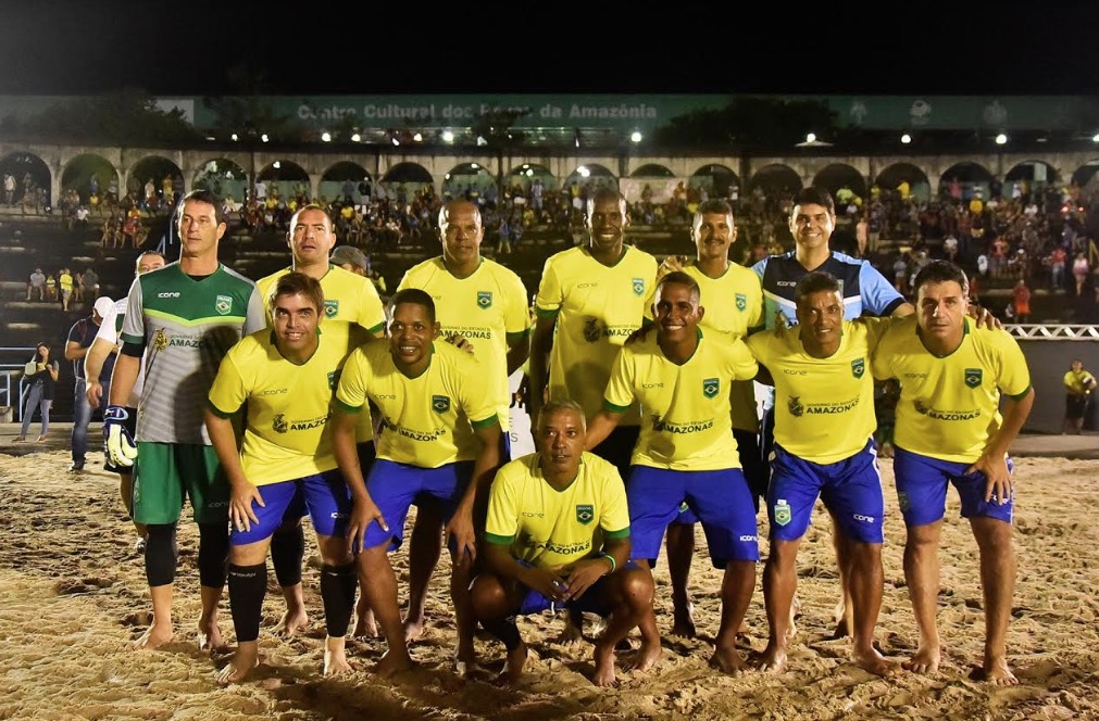 Seleção brasileira de beach soccer vence seleção amazonense e reúne 3 mil pessoas no coliseu