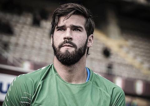  Antes da Copa, goleiro brasileiro sofre 7 gols na semifinal da Champions