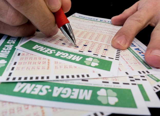 Confira as dezenas sorteadas na Mega-Sena desta quarta-feira