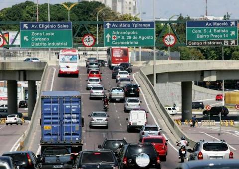 Homem morre após ser atropelado por motocicleta em viaduto de Manaus