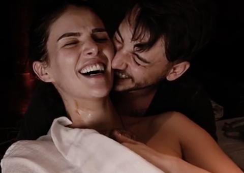 Esposa de Júnior Lima mostra parto de filho Otto feito em casa