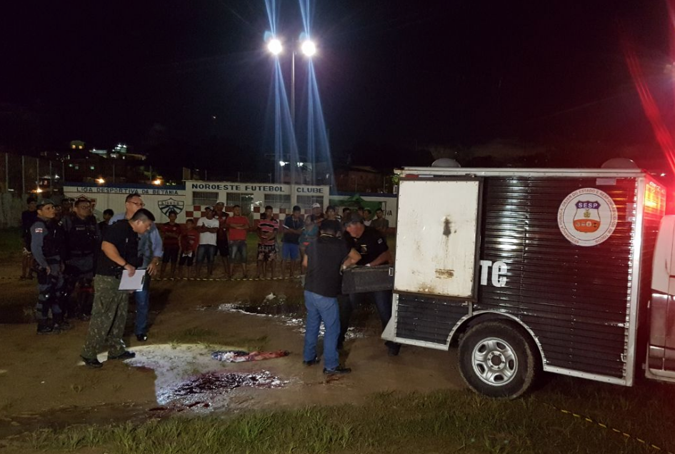 Bandidos invadem partida de futebol e executam homem com 8 tiros em Manaus