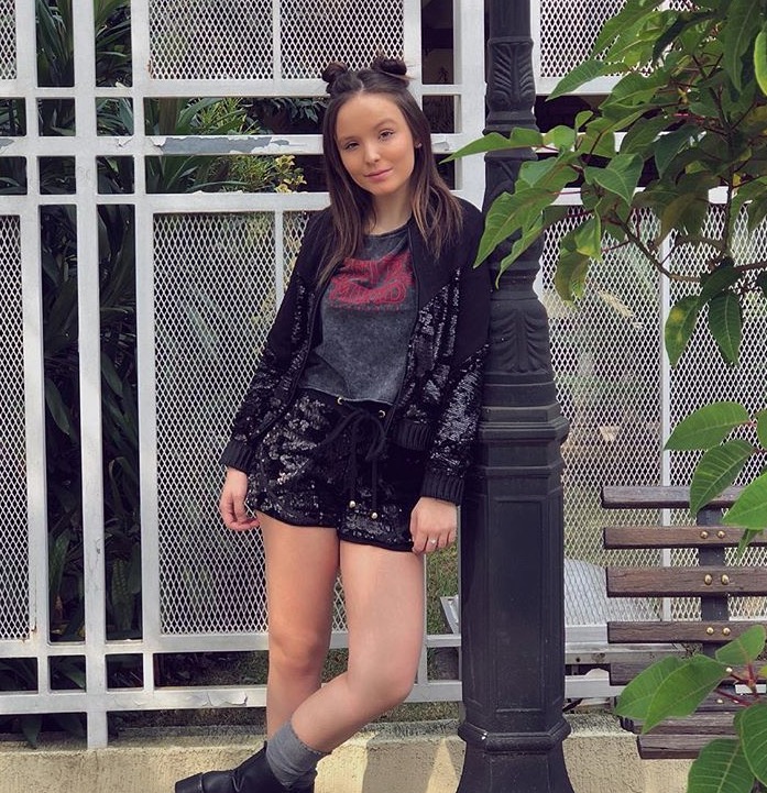 Larissa Manoela revela que deu 1º beijo aos 11 anos e mais em novo livro