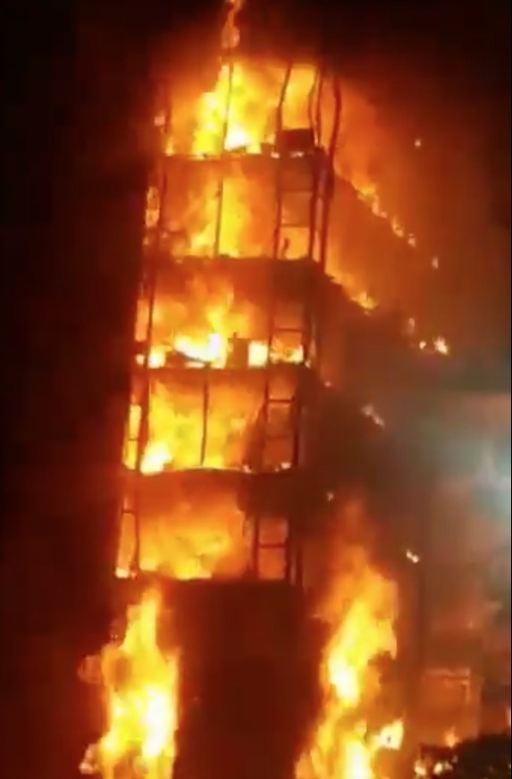 Bombeiros encontram parte de corpo nos escombros de prédio que desabou em SP  