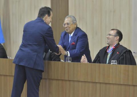 Amazonino prestigia posse de novos dirigentes do TRE em Manaus