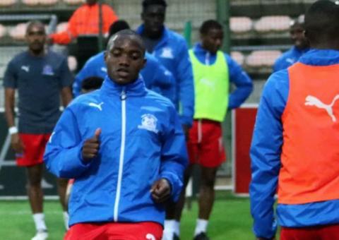 Jogador de futebol morre após ser atingido por raio em amistoso