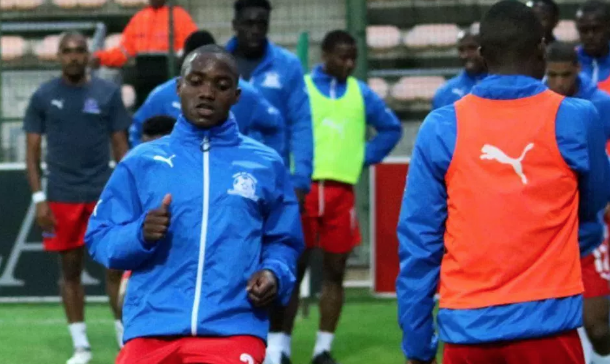 Jogador de futebol morre após ser atingido por raio em amistoso