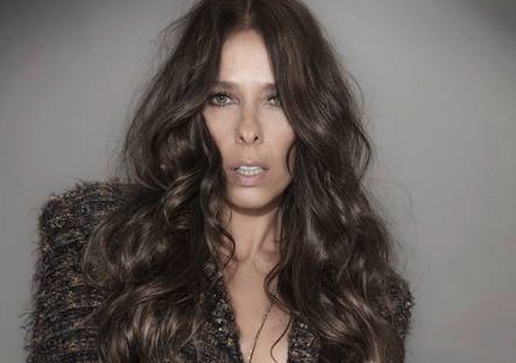 De visual diferente, Adriane Galisteu surge como nunca antes para estrear na Globo