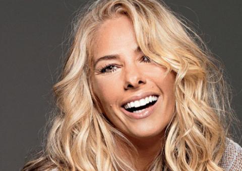 De visual diferente, Adriane Galisteu surge como nunca antes para estrear na Globo