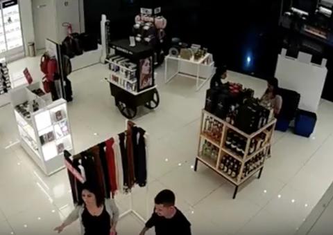 Vídeo flagra momento em que trio furta loja no Aeroporto de Manaus