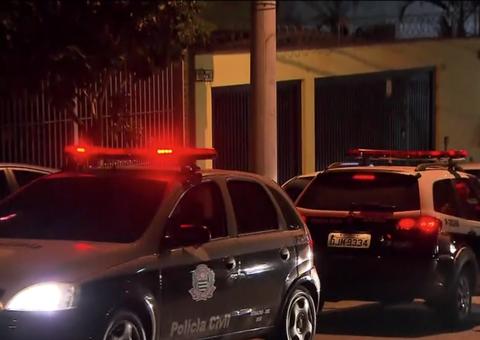 PC faz buscas por provas na casa dos pais de ex-treinador de ginástica acusado de abuso sexual