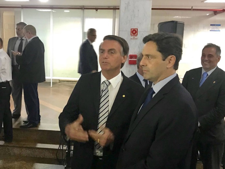Cortejo de Bolsonaro já tem um príncipe 