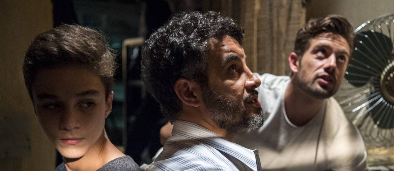  ‘O outro lado do paraíso’: Renato sequestra Tomaz e pressiona Clara