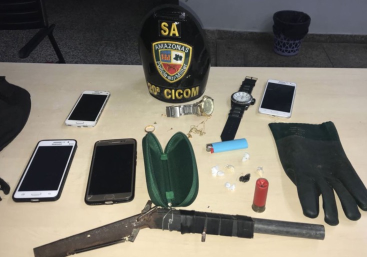 Dupla armada é detida após assaltar ônibus em Manaus