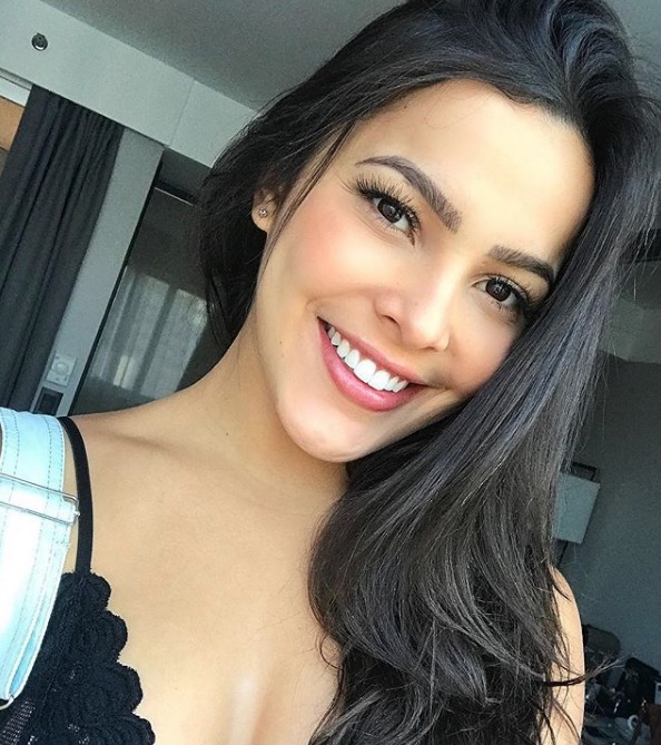  Emilly Araújo desiste de comprar imóvel e resolve reformar casa antiga