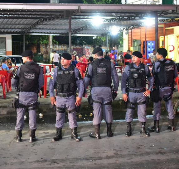 Bar é fechado e lojas de conveniência irregulares são notificadas em Operação Cavalo de Aço