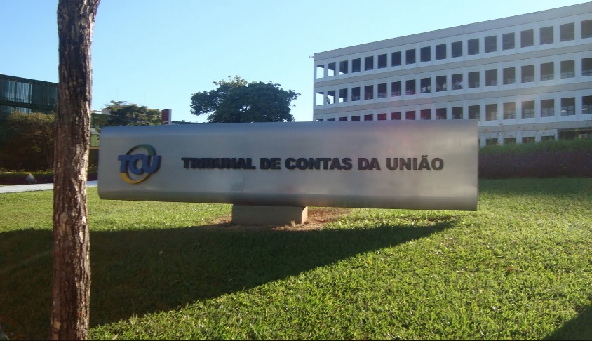 Prefeito é condenado a devolver R$ 137 mil aos cofres públicos