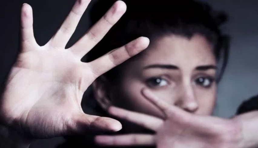 Após ser estuprada, jovem é incendiada viva e tem 95% do corpo queimado