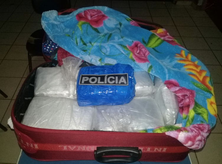 Polícia flagra adolescente com 10kg de skunk em barco no Amazonas