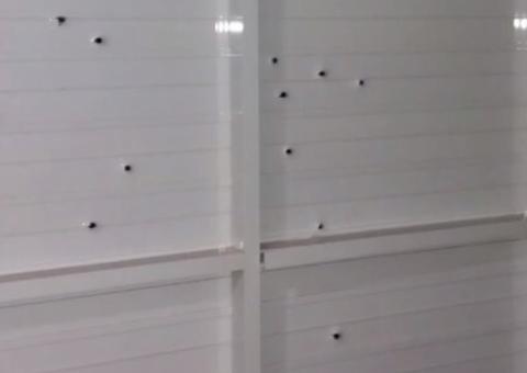 Casa de secretário é fuzilada com quase 100 tiros por dupla misteriosa