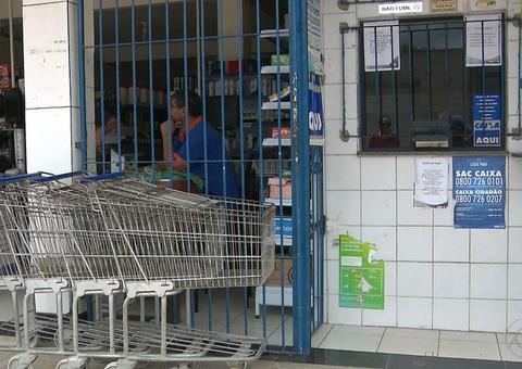 Homens jogam querosene em grávida durante assalto