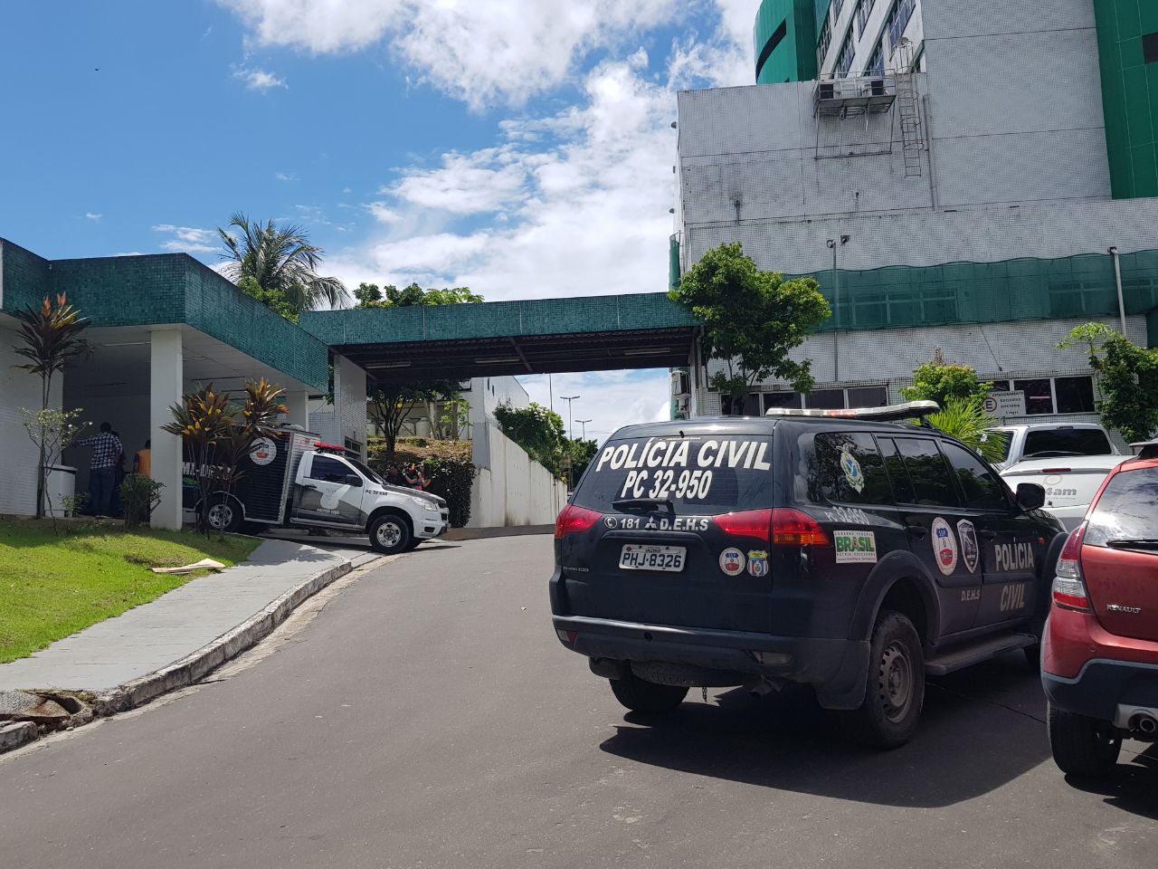 Casal é baleado enquanto caminhava em rua de Manaus