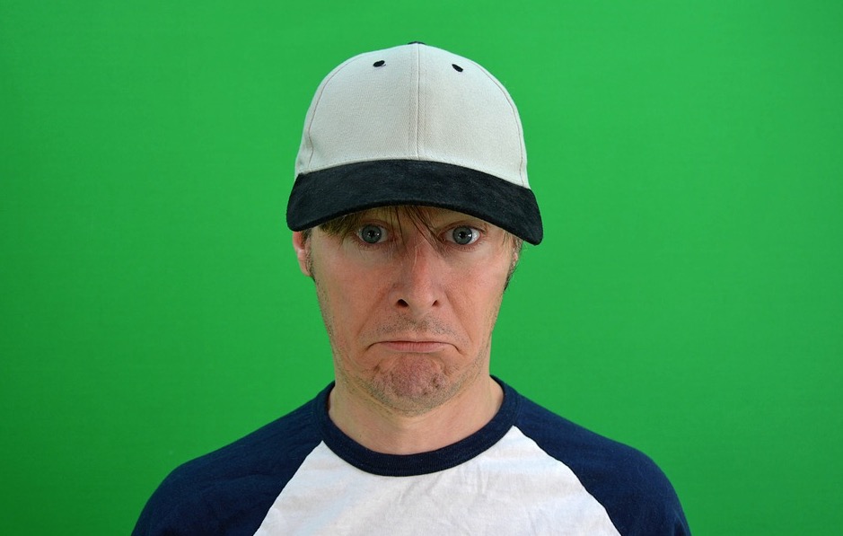 Usar muito boné pode provocar calvice. Verdade ou mentira?