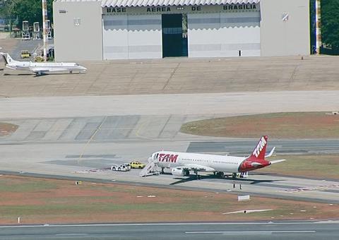 Avião da Latam estoura pneu ao aterrissar no Aeroporto de Brasília