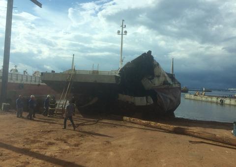 Homem morre e outro fica ferido após balsa explodir em estaleiro no Amazonas