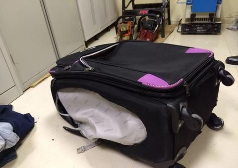 PF apreende cocaína pura escondida em estrutura de mala no Aeroporto Eduardo Gomes