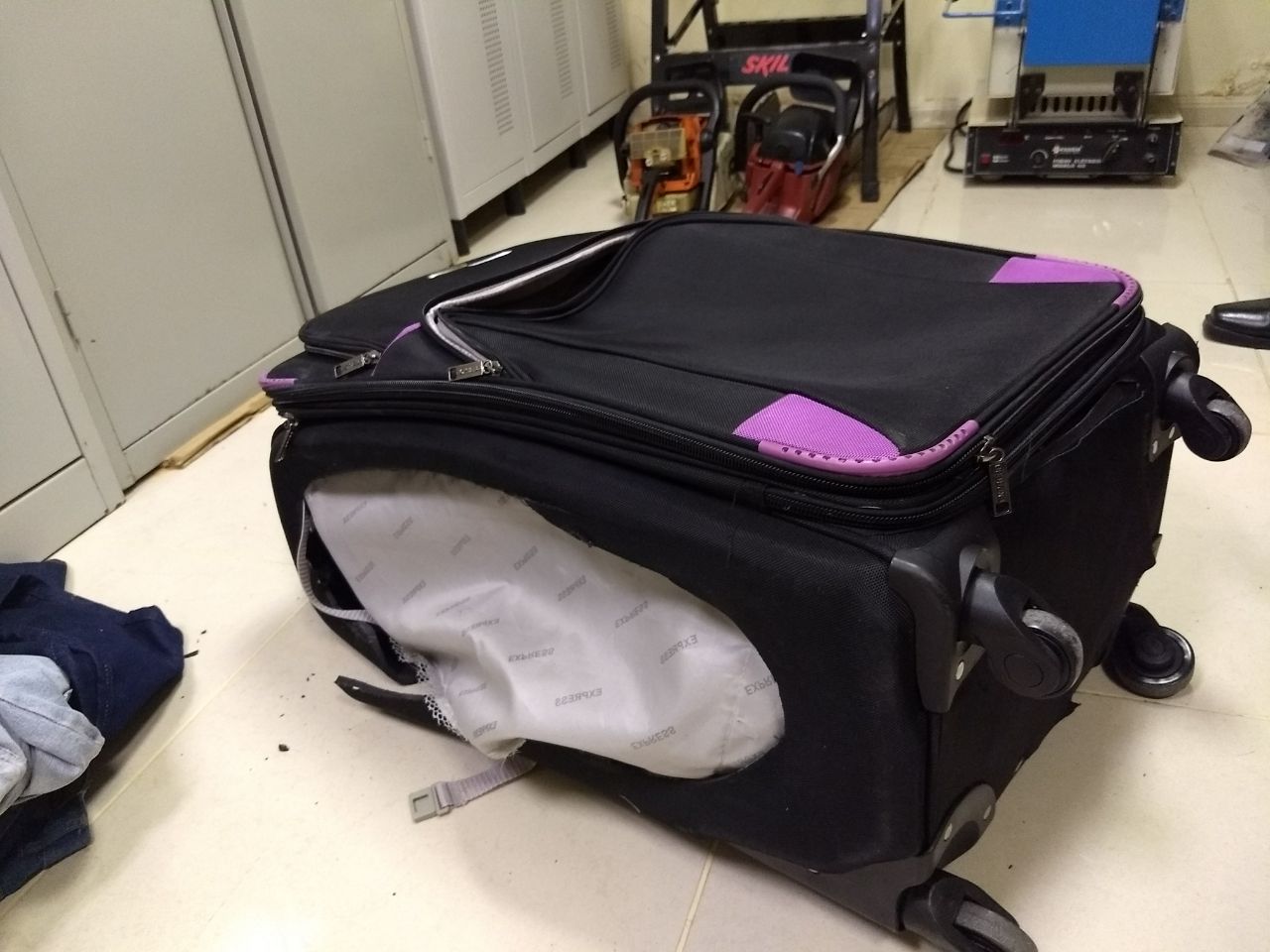 PF apreende cocaína pura escondida em estrutura de mala no Aeroporto Eduardo Gomes