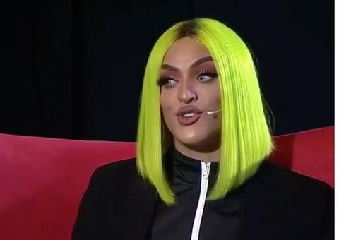 Pabllo Vittar dá tapa em segurança para defender fã durante show
