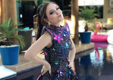 Larissa Manoela fala sobre ir para Globo e diz ter medo de praga de Silvio Santos