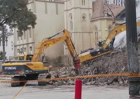 Restos mortais de 3º corpo são encontrados em escombros de prédio em SP