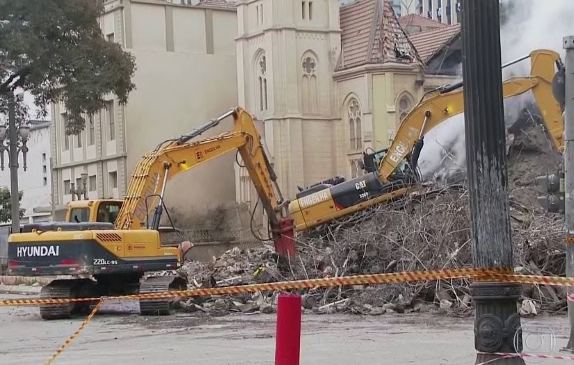 Restos mortais de 3º corpo são encontrados em escombros de prédio em SP