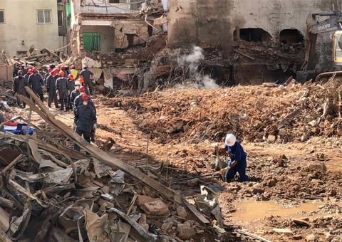 Bombeiros encontram novos restos mortais em escombros de prédio em São Paulo