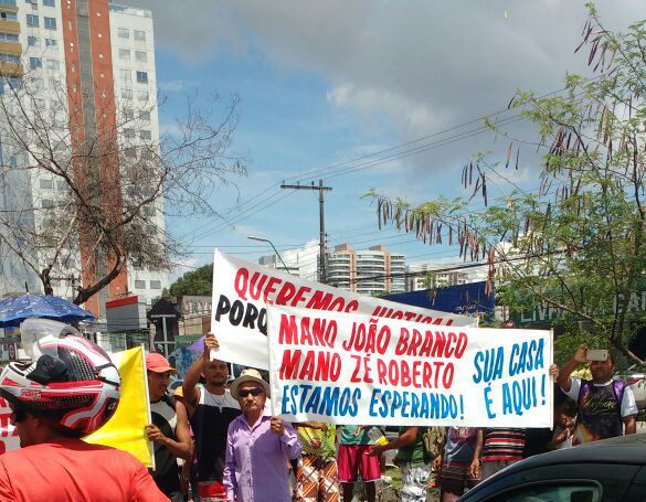  Manifestantes pedem volta de narcotraficantes Zé Roberto e João Branco para Manaus