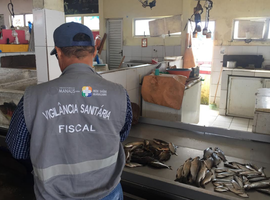 Vigilância Sanitária fiscaliza mais de 70 boxes na Feira do Porto da Ceasa