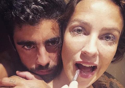  Luana Piovani e Pedro Scooby mostram fotos de noite picante de sexo
