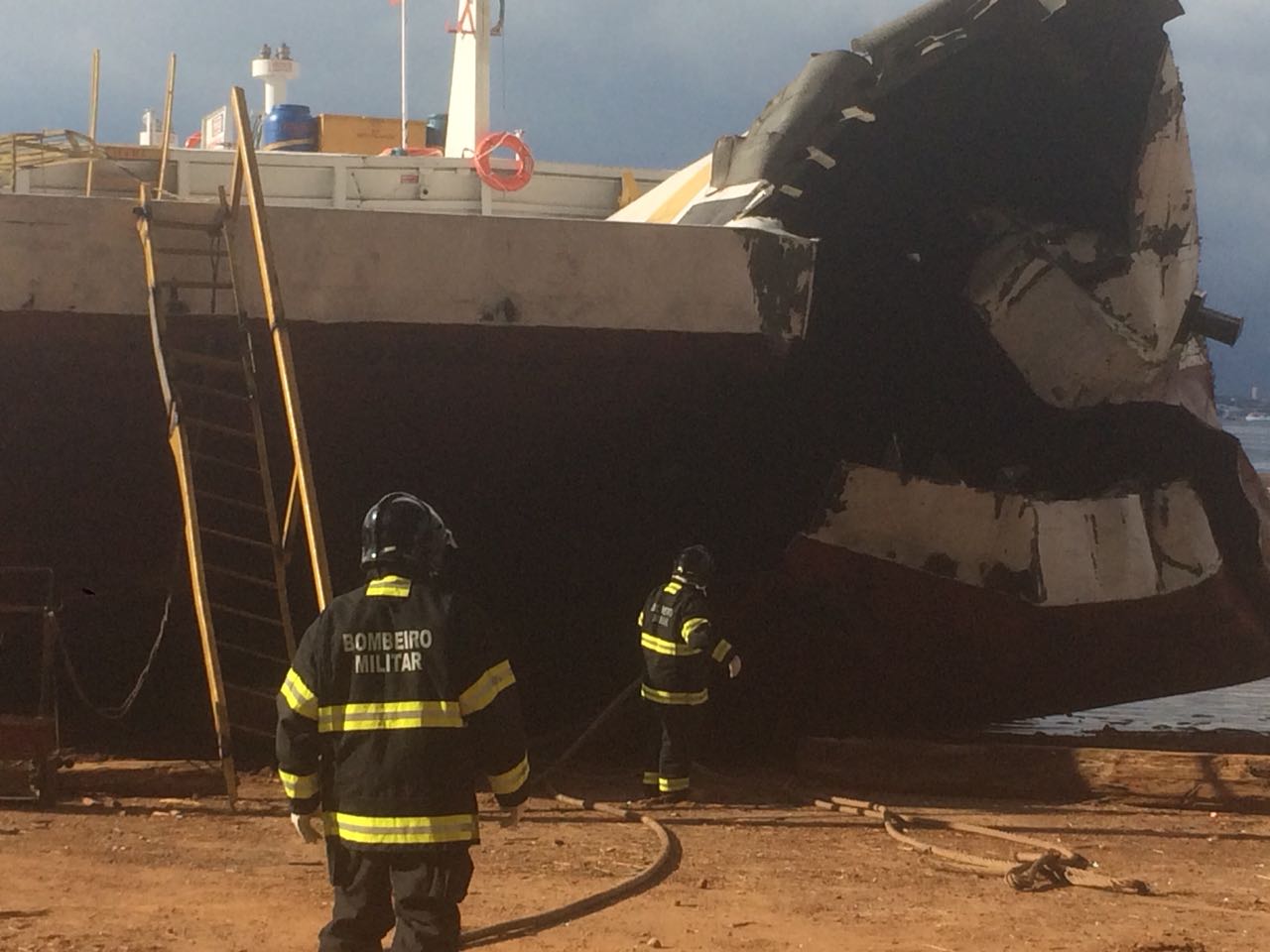 Sobrevivente de explosão em balsa recebe alta de hospital em Manaus